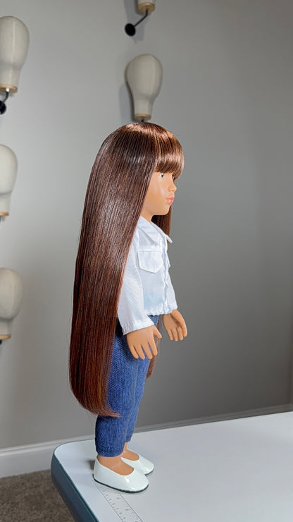 Mini Mane Easy Bang Long human hair doll wig
Doll wearing Mini Mane Easy Bang Long with bang styling
Mini Mane Easy Bang Long lace-free crown
