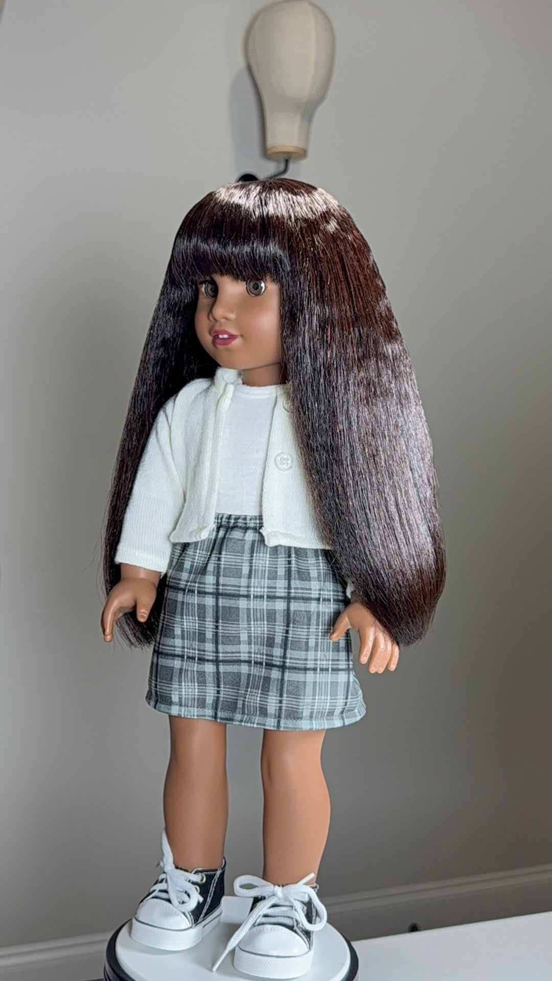Doll wearing Mini Mane Easy Bang Bob with bang styling